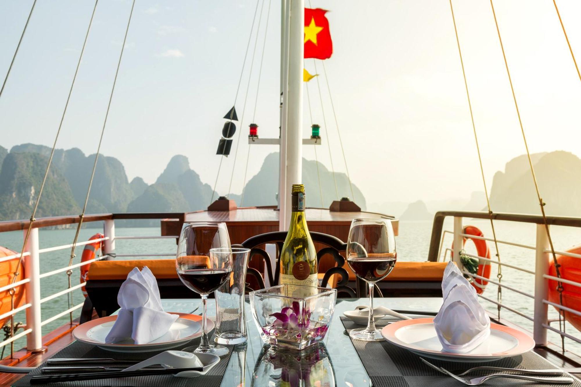 Emeraude Classic Cruises Халонг Екстер'єр фото